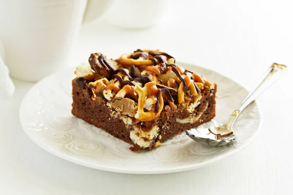 Brownie Chocolate Com Caramelo — Fotografia de Stock