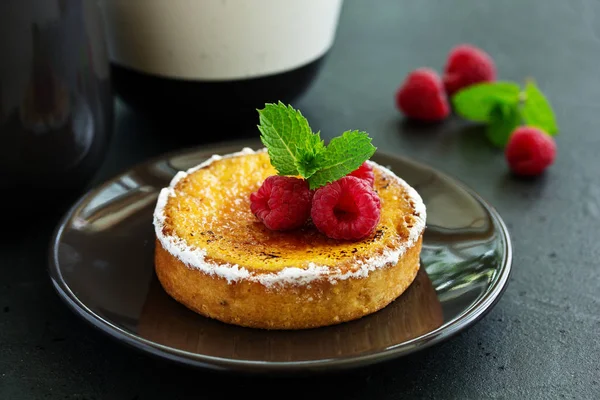 Een Taart Met Gember Crème Brulee Selectieve Focus — Stockfoto