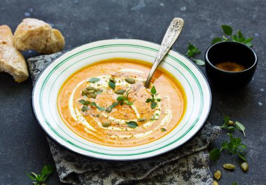 Kremalı körili balkabağı çorbası