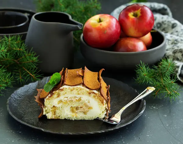 リンゴとキャラメル クリームとルーレット お正月のデザート 選択的焦点 — ストック写真