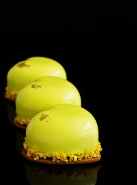 Kalp şeklinde bir pasta gibi. Sevgililer Günü.