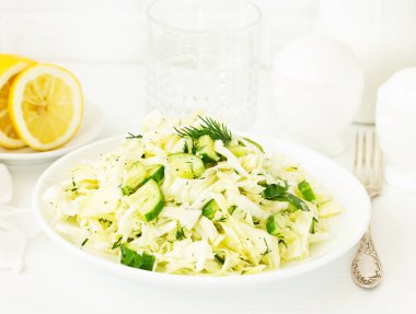 Diyet salata lahana üzerinden.