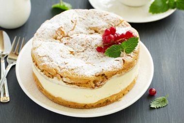 Kremalı lezzetli pasta.