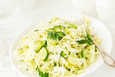 Diyet salata lahana üzerinden.