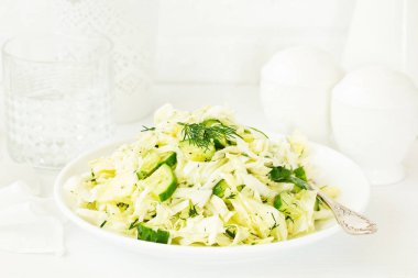 Diyet salata lahana üzerinden.