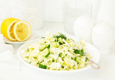 Diyet salata lahana üzerinden.