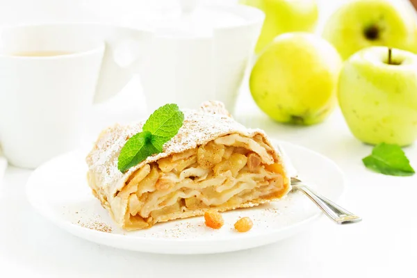 Strudel Mele Con Cannella Pallina Gelato — Foto Stock