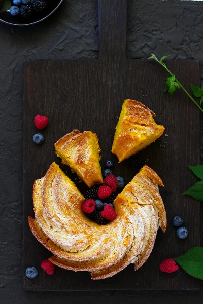 Ciasto Dyniowe Świeżymi Jagodami — Zdjęcie stockowe