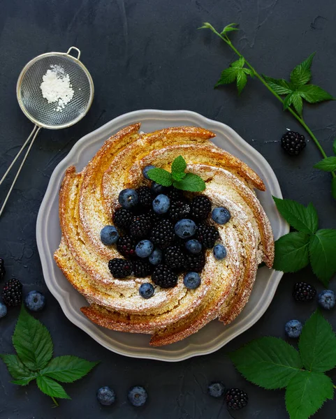 Sütőtök Torta Friss Bogyóval — Stock Fotó