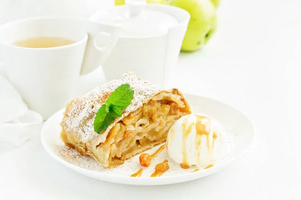 Strudel Jabłkowy Cynamonem Lody Kulkowe — Zdjęcie stockowe