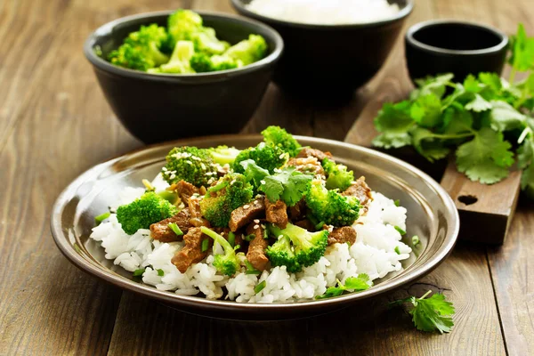 Rindfleisch Mit Brokkoli Und Reis Asiatische Küche — Stockfoto