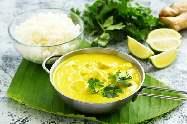 Curry Amarillo Con Pollo Arroz Cocina Asiática — Foto de Stock