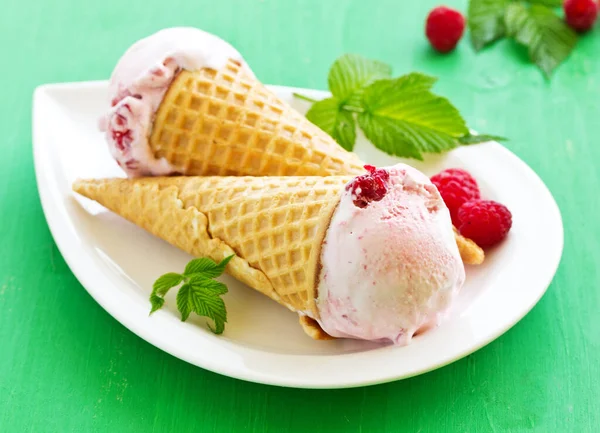 Delicious Raspberry Ice Cream Close — Stock Photo, Image
