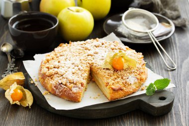 Lezzetli ev yapımı elmalı turta. Seçici odak.