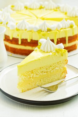 Limonlu kek parçası. Seçici odak.