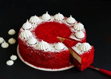 Cheesecake kırmızı kadife. Seçici odak.