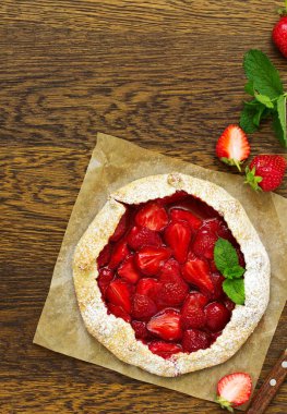 Ev yapımı çilekli pasta Galette'ye