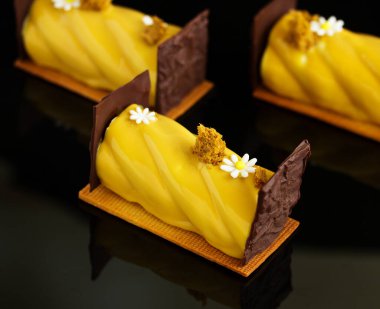 Tropikal aromalı mus tatlısı.