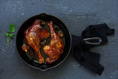 Fırında ördek bacak Çince.