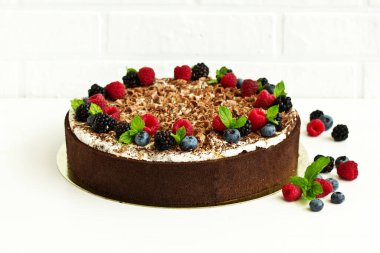 Taze dutlu çikolatalı pasta..