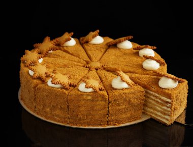 Klasik ballı pasta..