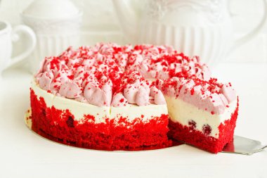 Cheesecake kırmızı kadife. Seçici odak.