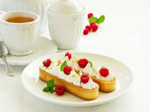 Torta Limão Com Merengue Framboesas — Fotografia de Stock