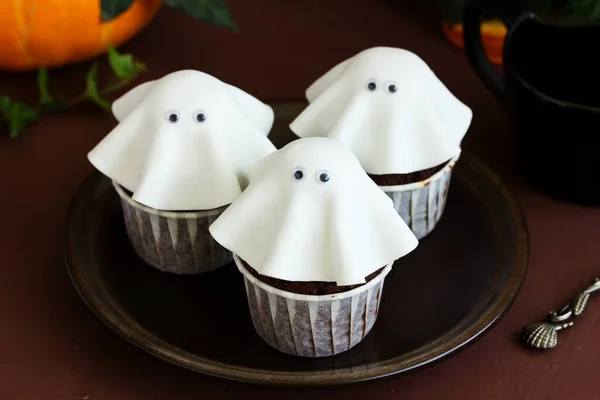 Una Torta Halloween Sotto Forma Fantasma — Foto Stock