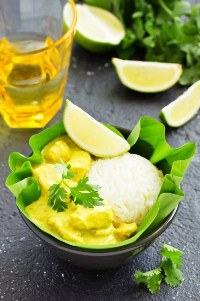 Желтое Карри Курицей Рисом Азиатская Кухня — стоковое фото