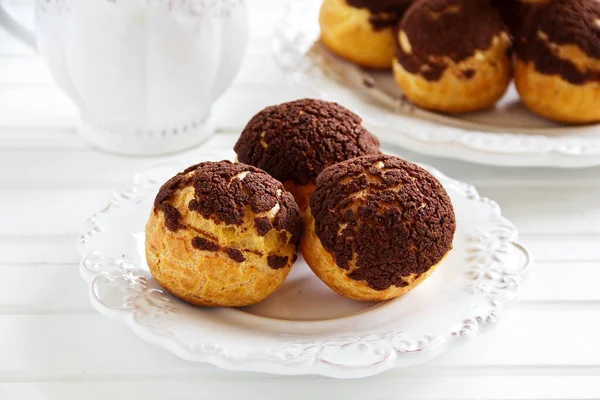 Profiteroles Chocolate Com Krokantom — Fotografia de Stock