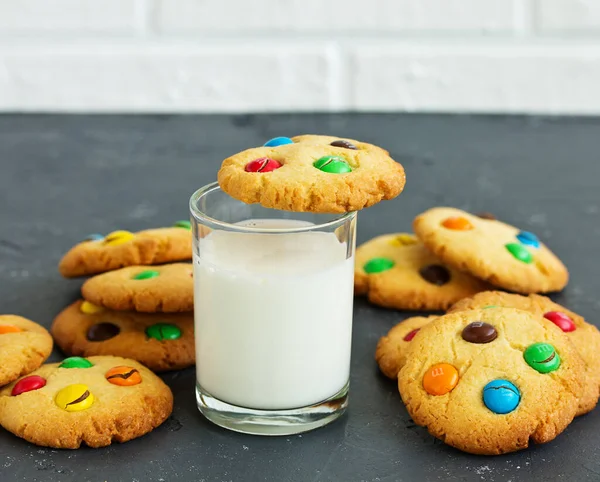 Sušenka Cookie Pestrobarevným Sladkostí Čokolády — Stock fotografie
