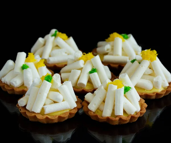 Tartlets Com Creme Limão Merengue Torta Limão — Fotografia de Stock