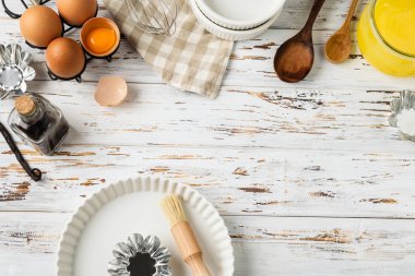 Hamur işi arkaplan çerçevesi, malzemeler, mutfak aletleri