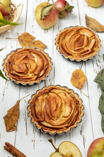 Tartaletas de tartas de manzana con relleno de caramelo acción de gracias —  Fotos de Stock