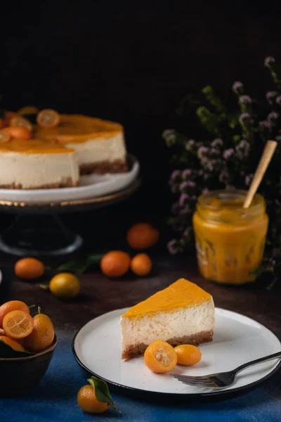 Pièce Gâteau Fromage Caillé Aux Agrumes Avec Des Kumquats Sur — Photo