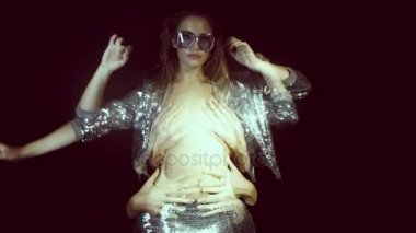 parlak gümüş kostümü dans kadın 