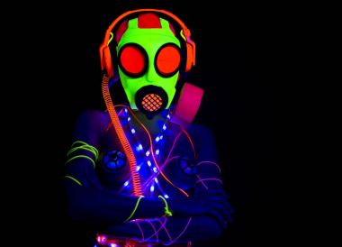  Ultra violet neon gasmask kadın