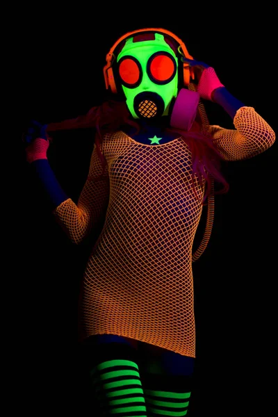 Ultraviolette Neon Gasmaske Frau — Stockfoto