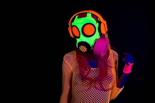 Ultra violet neon gasmask woman — Stock Photo, Image