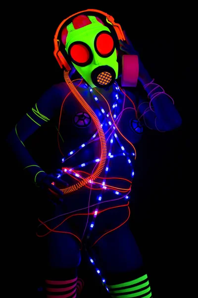 Sexy UV Neon Disco Frau mit fluoreszierender Gasmaske. — Stockbild Ultraviolette Neon Gasmaske Frau — Stockfoto