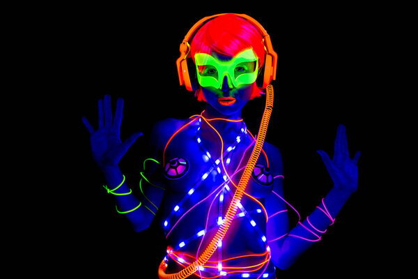 свечение UV неон сексуальное дискотека женщина кибер-кукла
