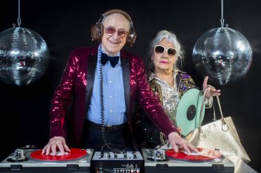 DJ büyükanne ve büyükbaba