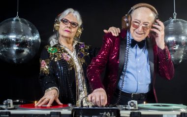 DJ büyükanne ve büyükbaba