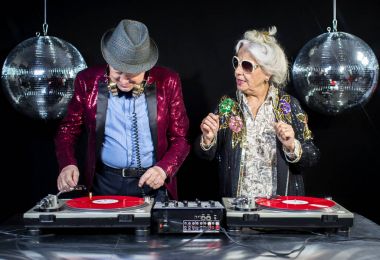 DJ büyükanne ve büyükbaba