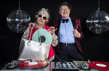 DJ büyükanne ve büyükbaba