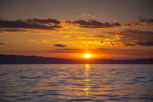 Nádherný západ slunce nad mořem — Stock fotografie