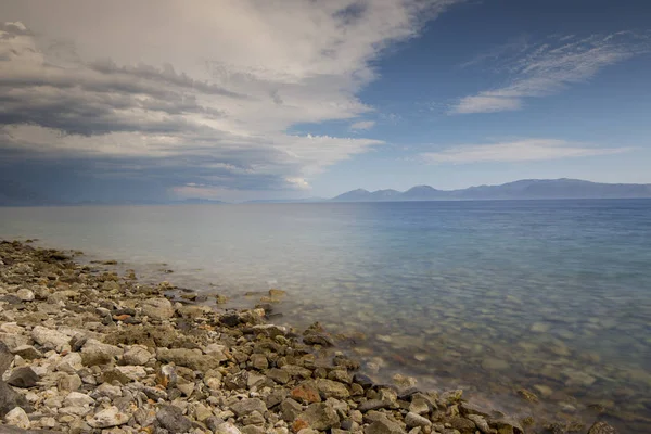 Кристалічна прозора вода Адріатичного моря . — стокове фото