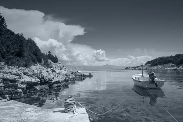 Pequena enseada na ilha de Hvar — Fotografia de Stock