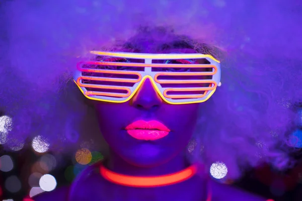 UV neon disko seksi kadın cyber oyuncak robot elektronik oyuncak parlayan — Stok fotoğraf