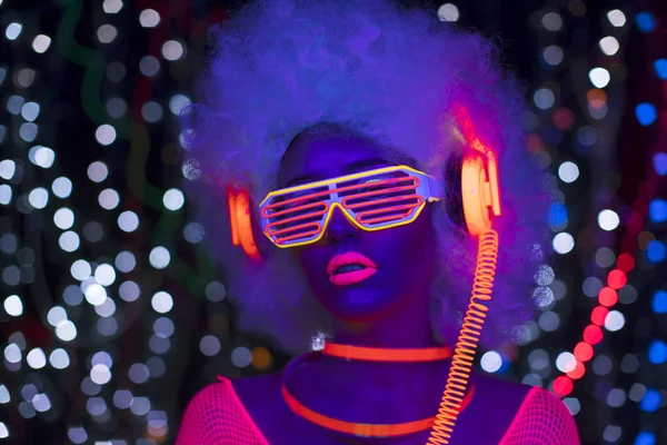 Bagliore uv neon sexy disco femminile cyber doll robot giocattolo elettronico — Foto Stock